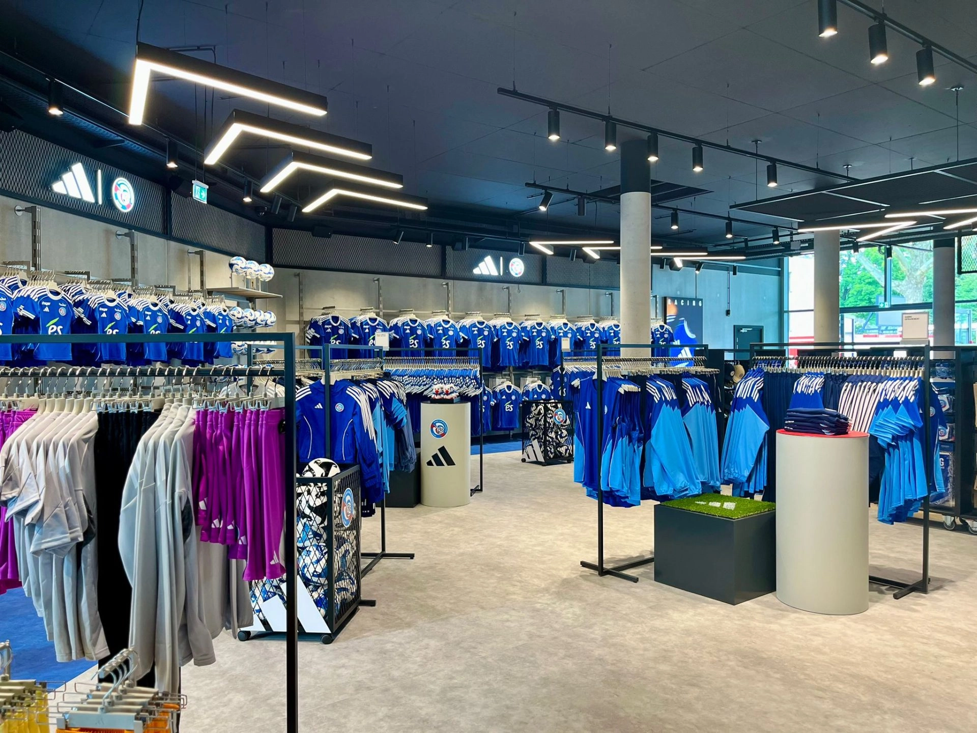 merchandising-techsell-adidas-globe-groupe