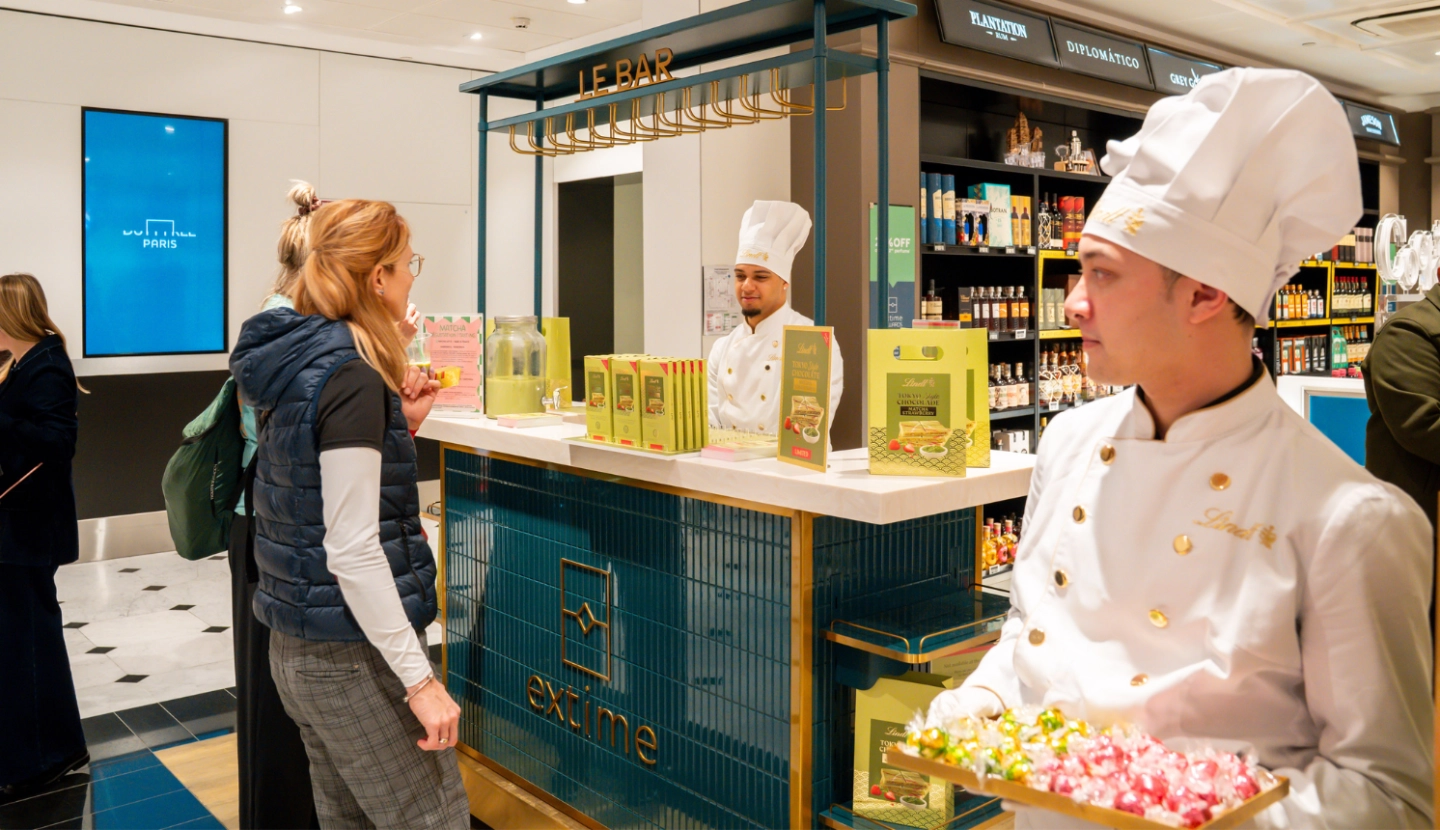 Animation En Aeroport Lindt Tokyo Style Globe- Tavel Retail