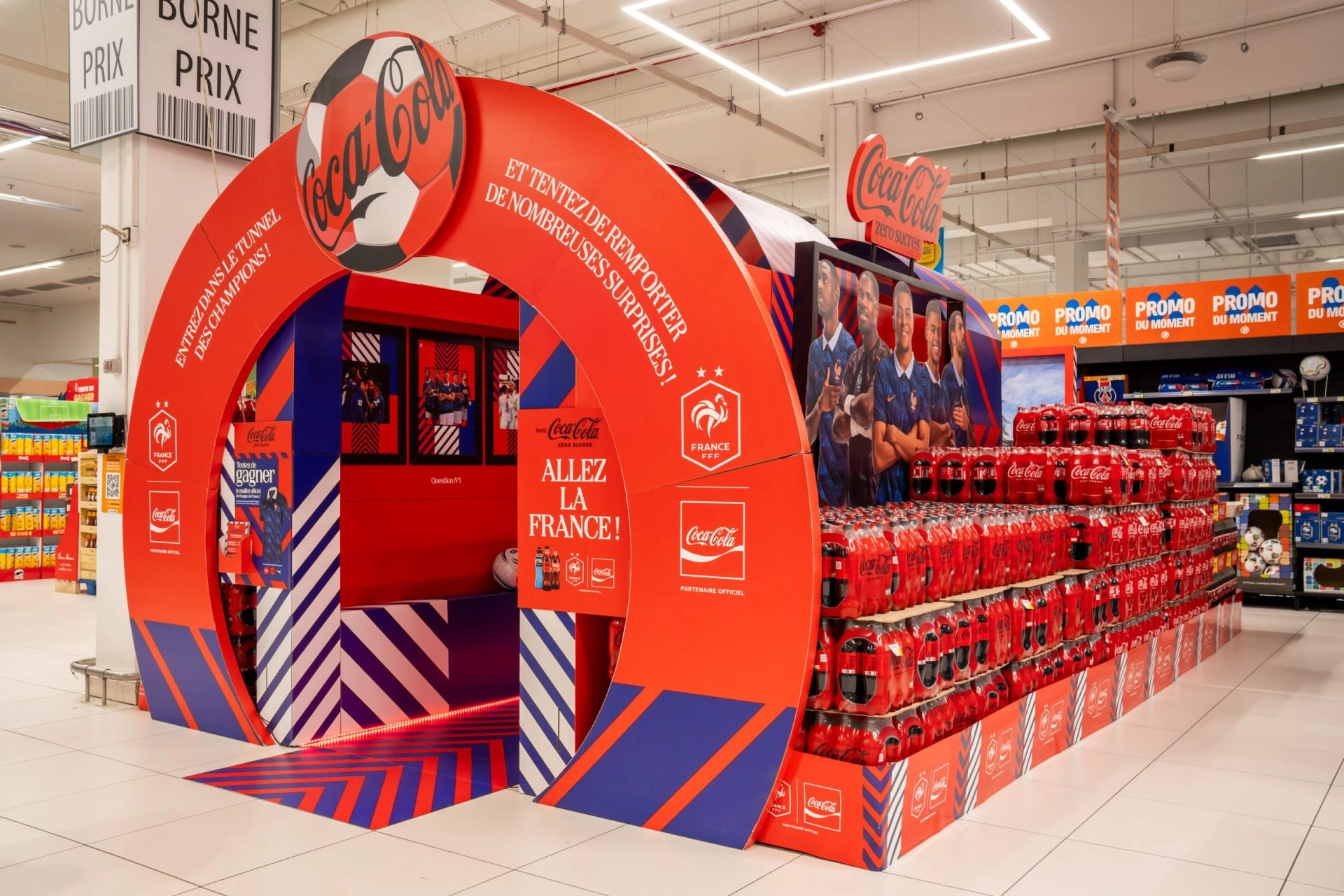 Shop in Shop Coca Cola Coupe Du Monde Globe Groupe