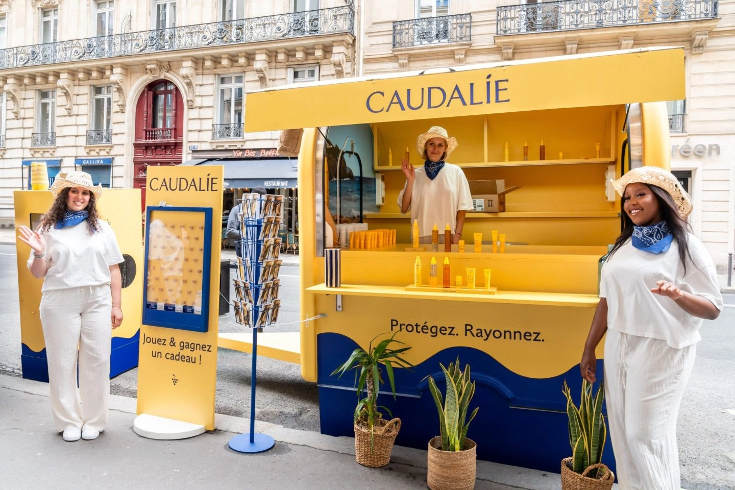 Street Marketing Pop Up Caudalie Sun Station Globe Groupe