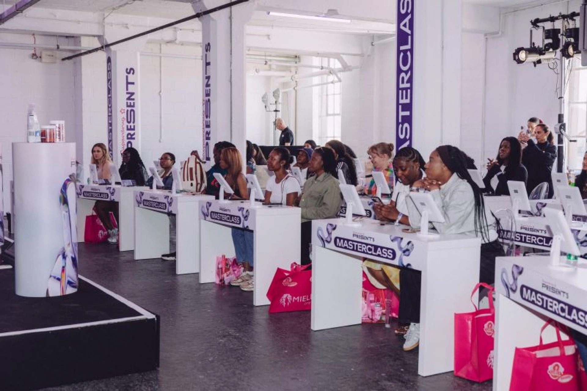 Activation De Marque Globe Groupe- N2o Superdrug Presents